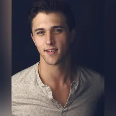 Professional headshot by Chicago headshot photographer Michael Schacht - Portrait 0034